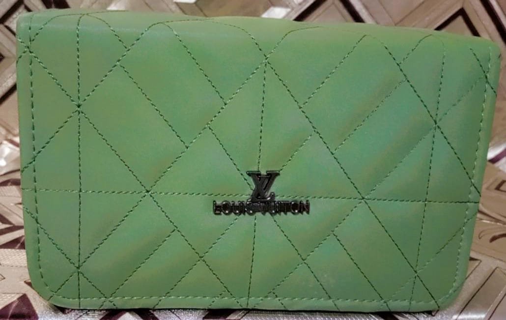 Quilted Elegance Handbag - Image 4